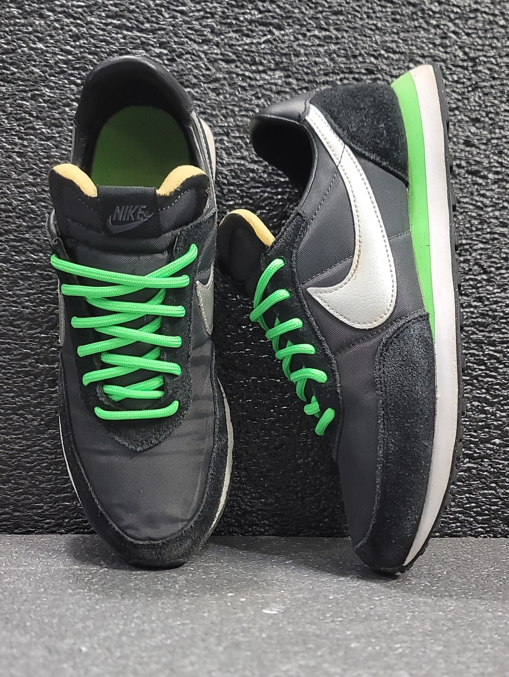 Nike Waffle Trainer 2 "Black/silver/Green Strike" Wmns 8 Good Condition